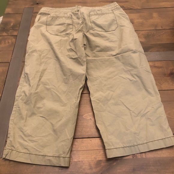 Izod Capri Pants - Picture 5 of 11